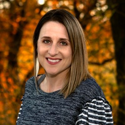 Profile Picture of Michele Thiessen (@readingismyfave) on Twitter
