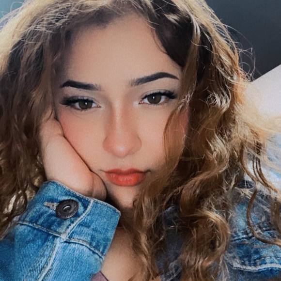 Profile Picture of Heavenly Jimenez (@heavenlyjimenez) on Poshmark