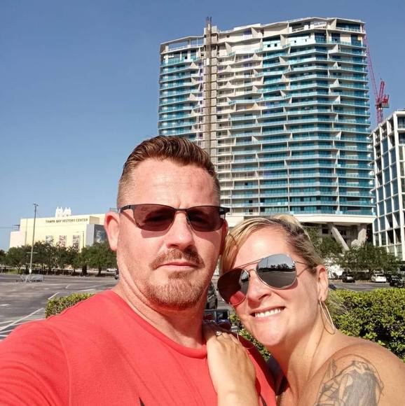 Profile Picture of Erine Sallaz (@erinesallaz) on Poshmark