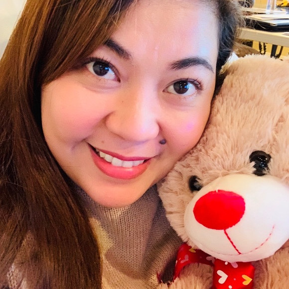 Profile Picture of Iezl Balanquit (@iezbalanquit) on Poshmark