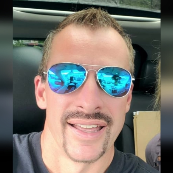 Profile Picture of Kevin Thompson (@equinox7569) on Poshmark