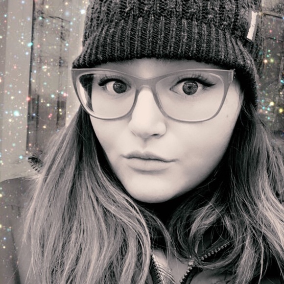 Profile Picture of Alexa Dunn (@mommydunnknows) on Poshmark