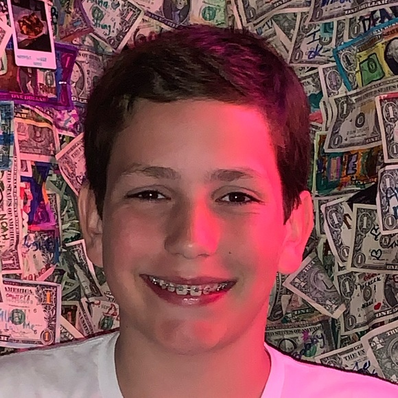 Profile Picture of Quinn Omara (@quinnomara) on Poshmark