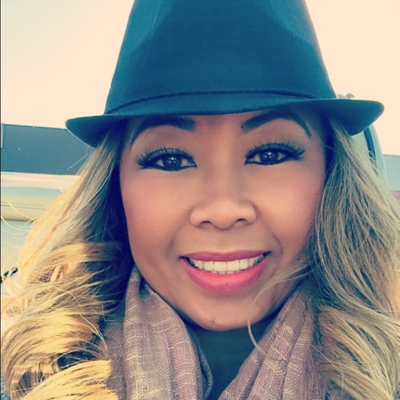 Profile Picture of Kris Klask (@kriskmaui) on Poshmark