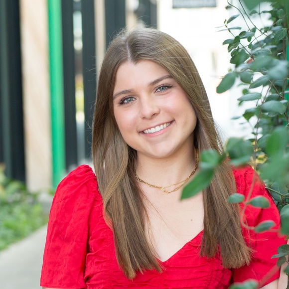 Profile Picture of Brooke Martiny (@brookemartiny) on Poshmark