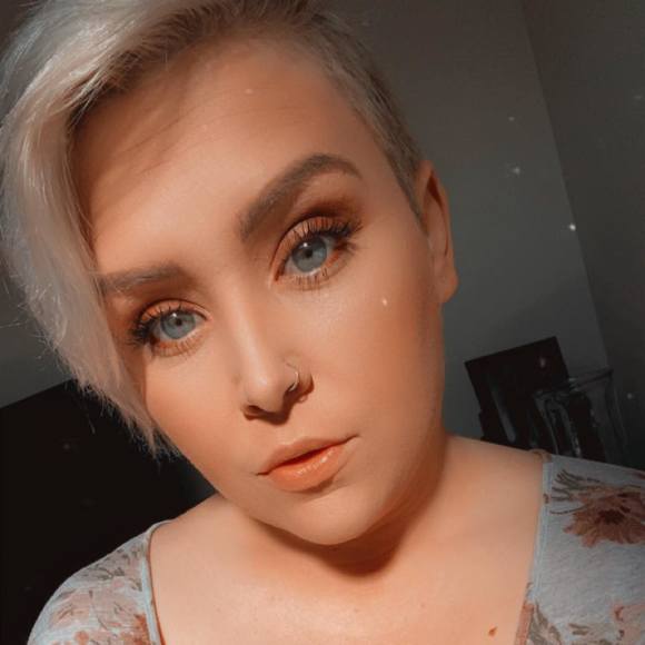 Profile Picture of Danielle Chesser (@dannychesser) on Poshmark