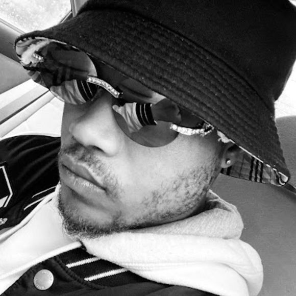 Profile Picture of Carl Richard (@carl_richard) on Poshmark