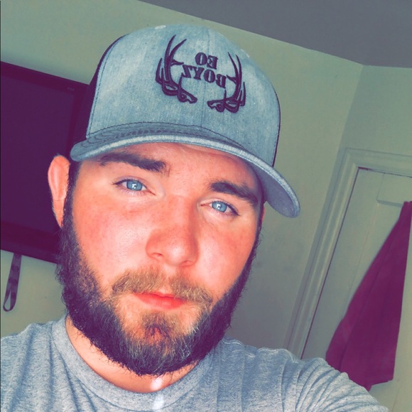 Profile Picture of Austin Hughes (@bigauss31014) on Poshmark