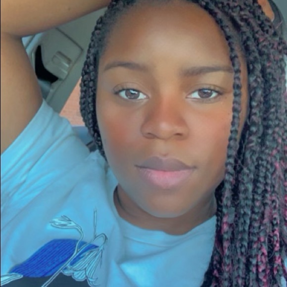 Profile Picture of Sharikka Baulding (@hifashion40419) on Poshmark