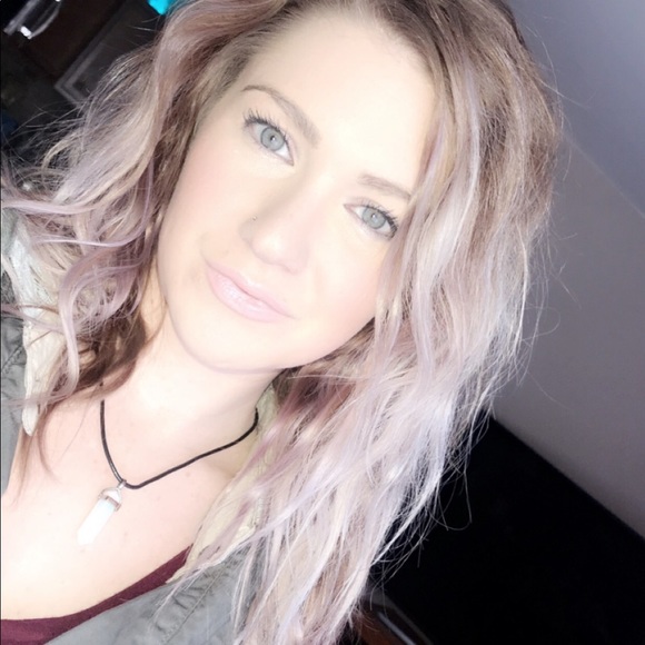 Profile Picture of Alisha Vandewarker (@alishalynn_1993) on Poshmark