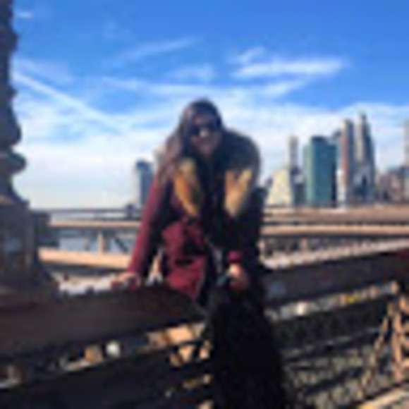 Profile Picture of Victoria Miklea (@victoriamiklea) on Poshmark