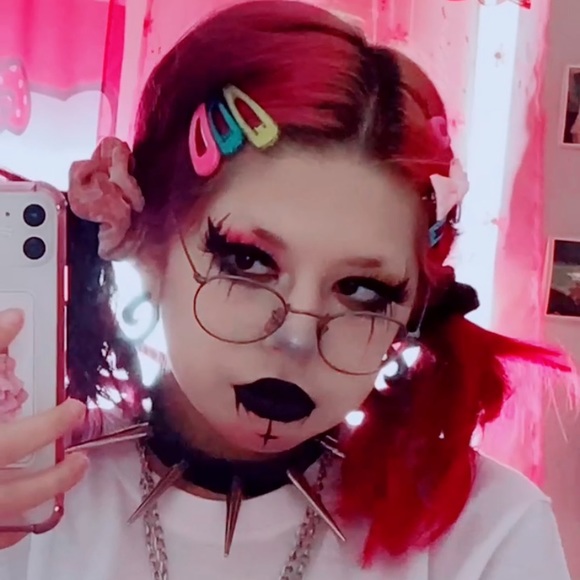 Profile Picture of Christa Kaldis (@ciggerate_dolly) on Poshmark