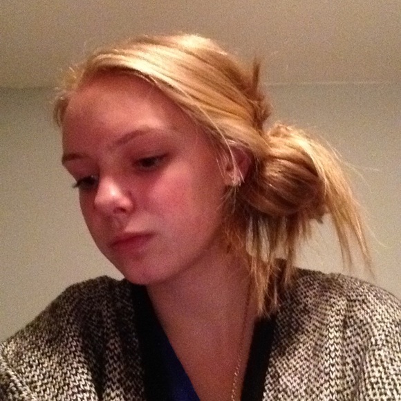 Profile Picture of Chrissy Veldman (@cmveldman) on Poshmark