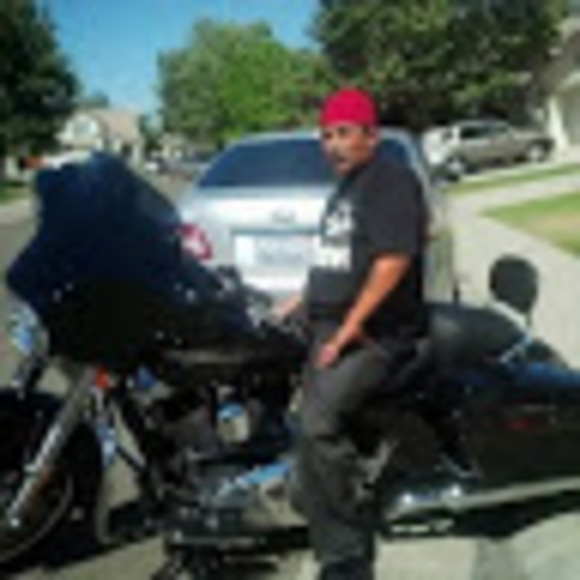 Profile Picture of Alex Munoz (@bigal9162) on Poshmark
