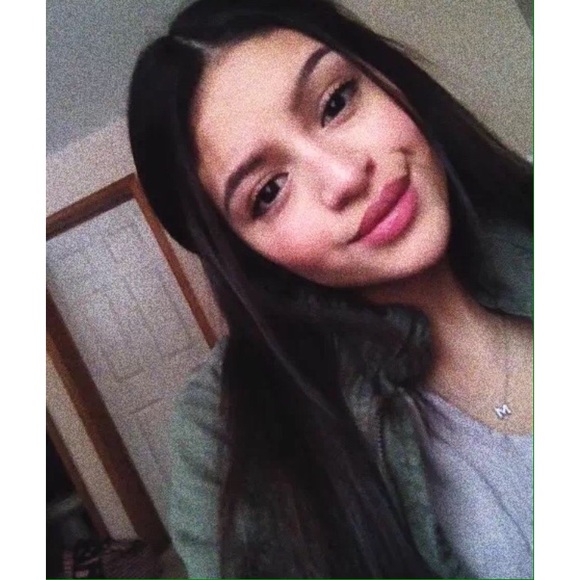 Profile Picture of Marissa Cordova (@marissacordovaa) on Poshmark