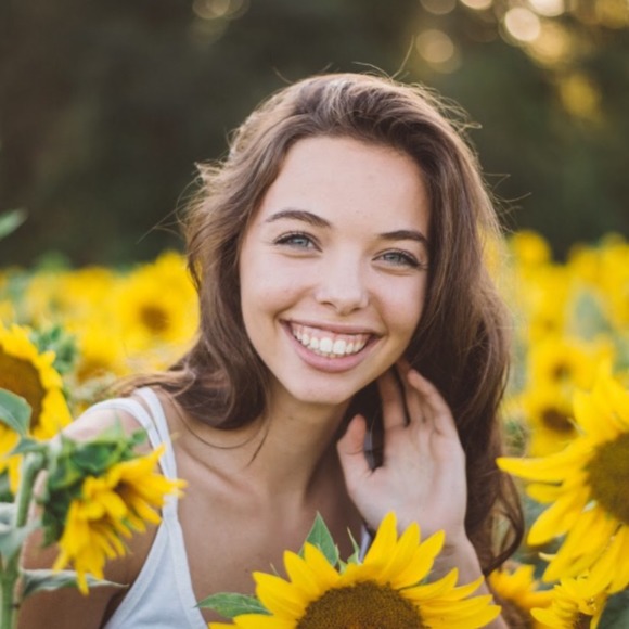 Profile Picture of Karlie Gerlinger (@karliepauline4) on Poshmark