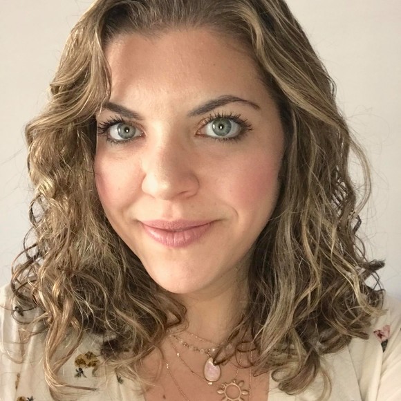 Profile Picture of Lisa Riggi (@mirmade13) on Poshmark