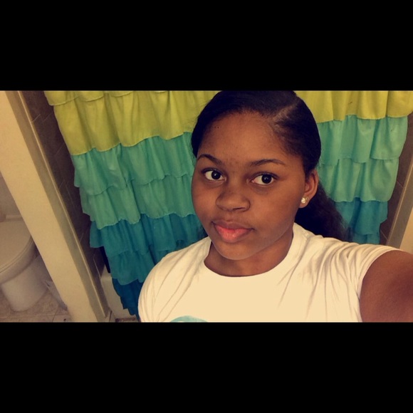 Profile Picture of Kimmah Caesar (@lovekimmah) on Poshmark