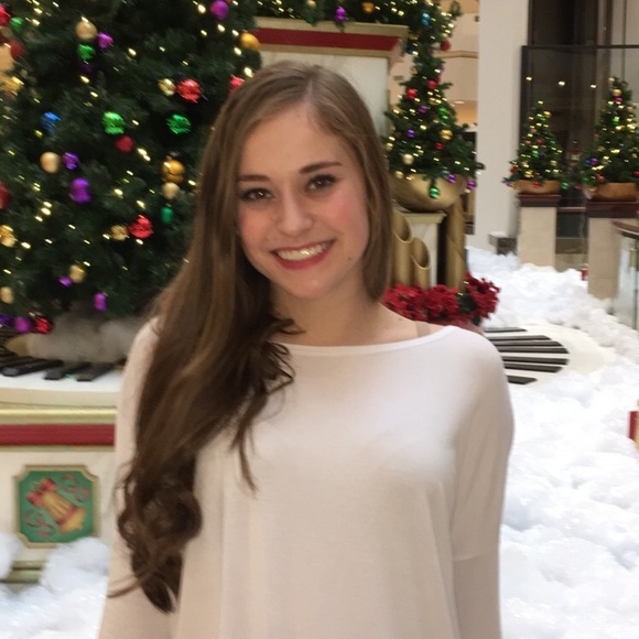 Profile Picture of Taylor Bolejack (@taylorbole99) on Poshmark