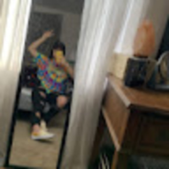 Profile Picture of Madi Wood (@madiiiwood) on Poshmark