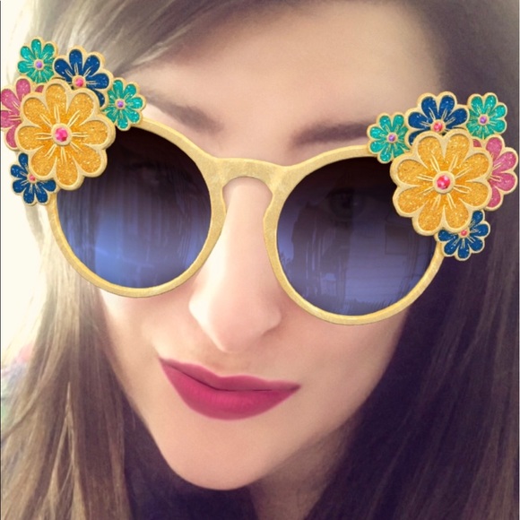 Profile Picture of Alexis Bingham (@moscatoandmetal) on Poshmark