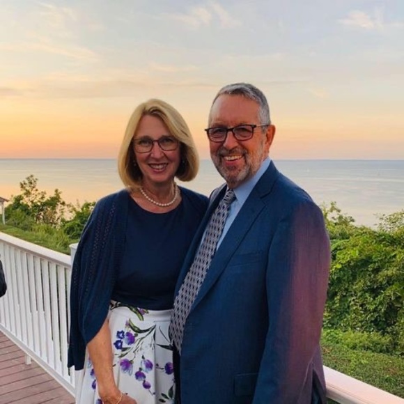 Profile Picture of Robin Schmidt (@robinschmidt825) on Poshmark