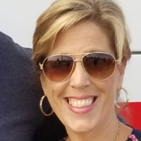 Profile Picture of Mandy Perkins (@jpsfabww) on Poshmark