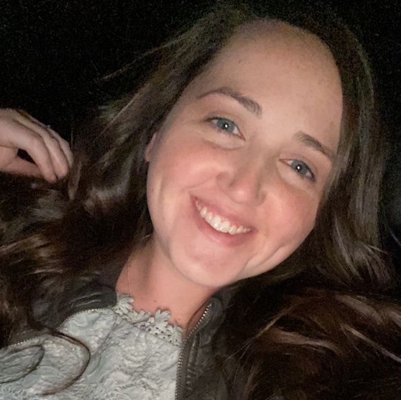 Profile Picture of Carrie Campbell (@carriececelia) on Poshmark