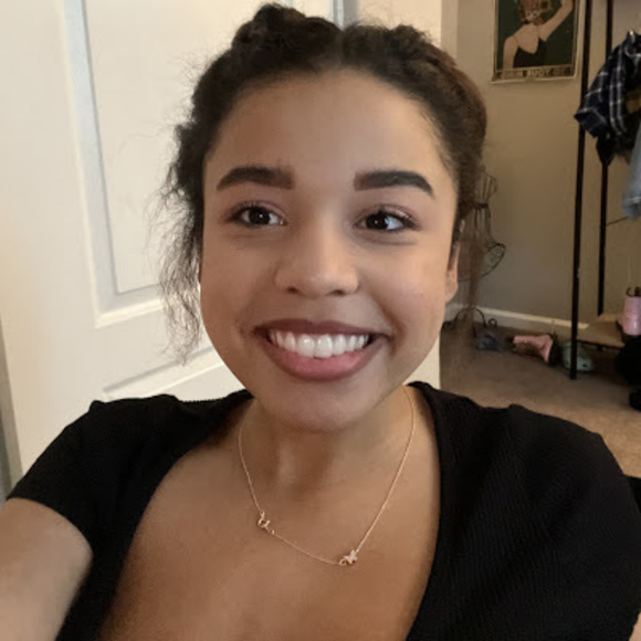Profile Picture of Monica Patterson (@moniepatterson) on Poshmark
