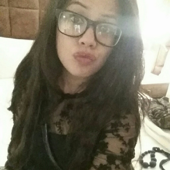 Profile Picture of Nicole Koubek (@n___koubek) on Poshmark