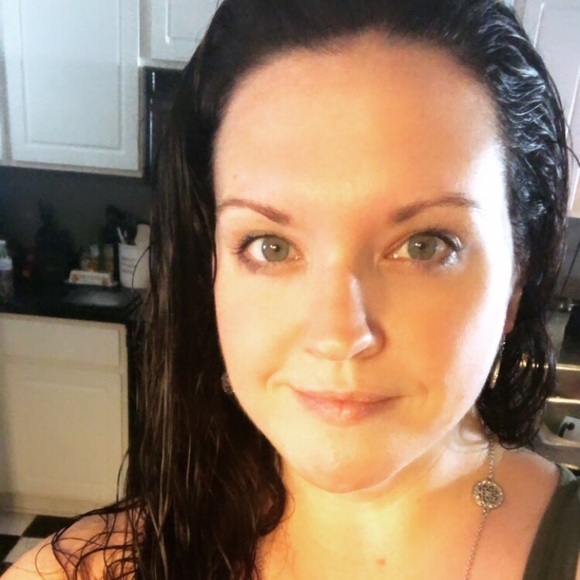 Tanya Obriant - Poshmark Profile Picture of Tanya Obriant (@mrsobriant) on Poshmark