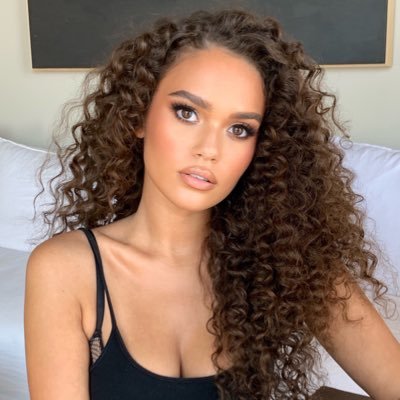 Profile Picture of Madison Pettis (@madisonpettis) on Twitter