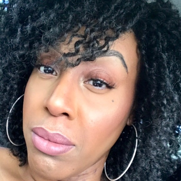 Profile Picture of Sasha Walters (@sashawal) on Poshmark