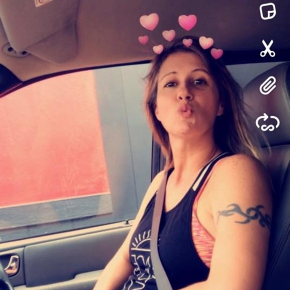 Profile Picture of Danielle Scherer (@daniellesche815) on Poshmark