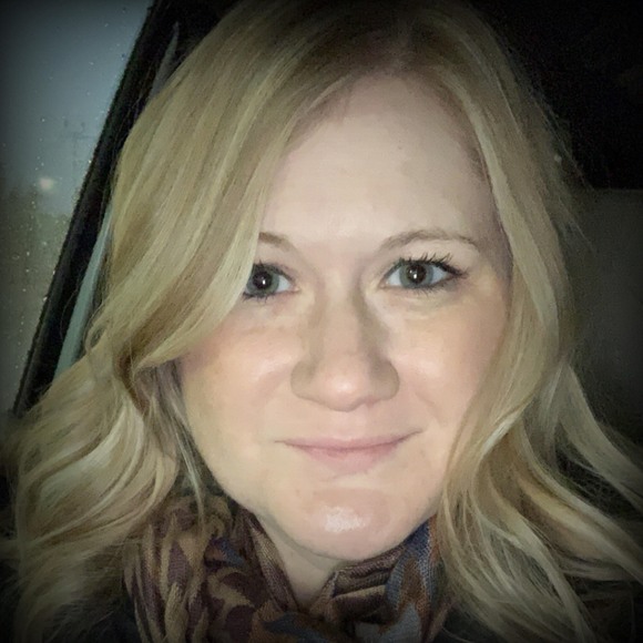 Profile Picture of Lyndsie Iiams (@lkfritch05) on Poshmark