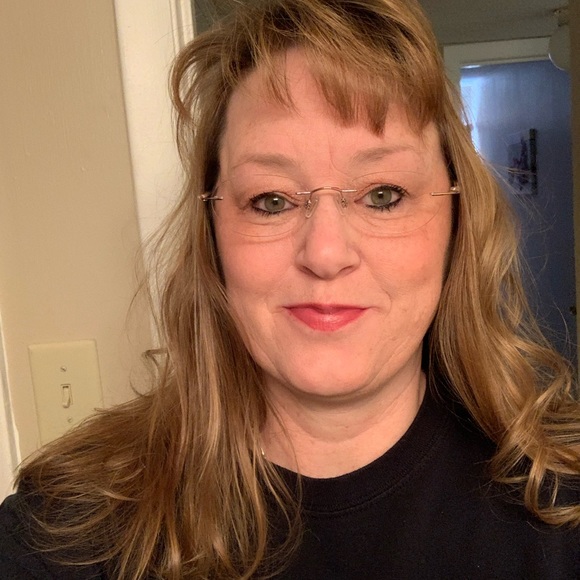 Bobbi lynn Slater - Poshmark Profile Picture of Bobbi lynn Slater (@blslater477) on Poshmark