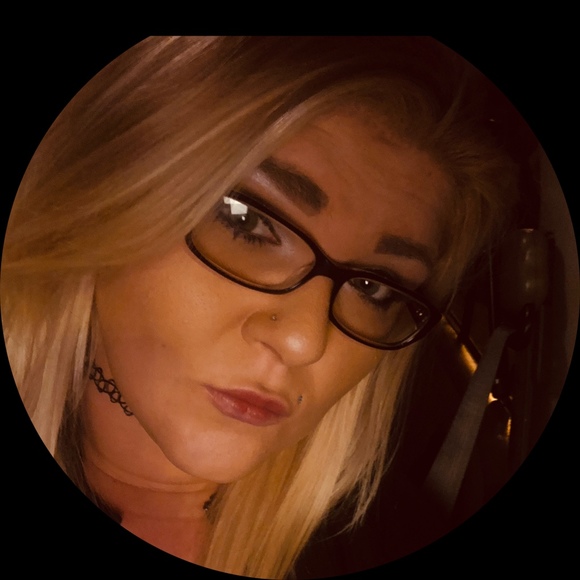 Profile Picture of Kaysie Cumberledge (@xoblackroses) on Poshmark