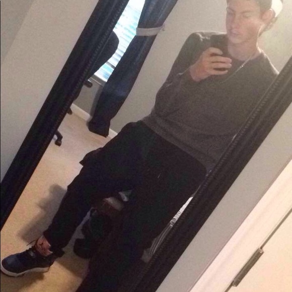 Profile Picture of Brady Devore (@bradyjdevore154) on Poshmark
