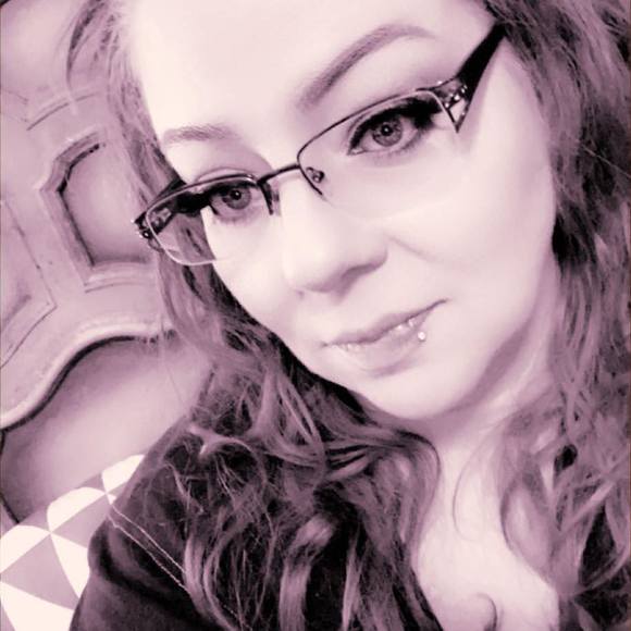 Profile Picture of Tina Almont (@cmp79) on Poshmark