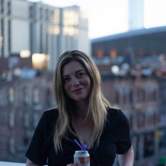 Profile Picture of Danielle Parolini (@parolinidani) on Poshmark