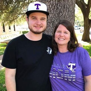 Profile Picture of Noah Curry (@noah.curry.90) on Facebook