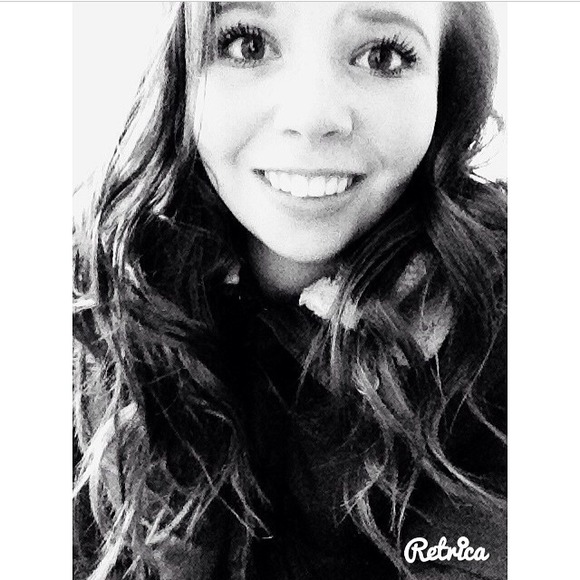 Profile Picture of Tori Stansbery (@tori_aleayah) on Poshmark