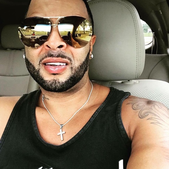 Profile Picture of Gray Grayson (@graystar212) on Poshmark