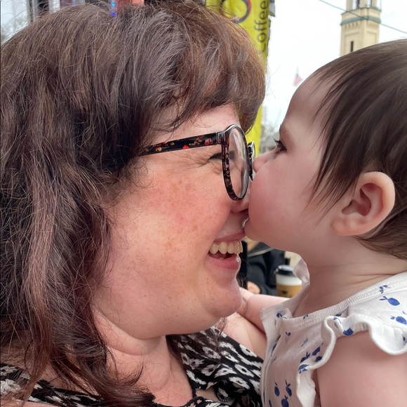 Jen Browne - Poshmark Profile Picture of Jen Browne (@jenchura) on Poshmark