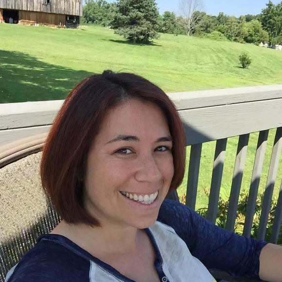 Profile Picture of Laura Martin (@syncchick) on Poshmark