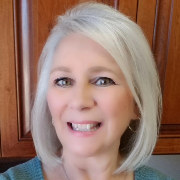 Profile Picture of Janine Fuchs (@j9fuchs) on Poshmark