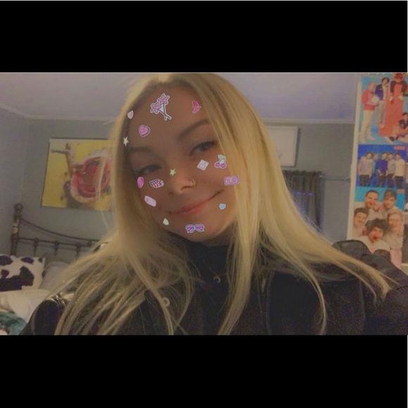 Profile Picture of Alyssa Nadeau (@nadeau22) on Poshmark