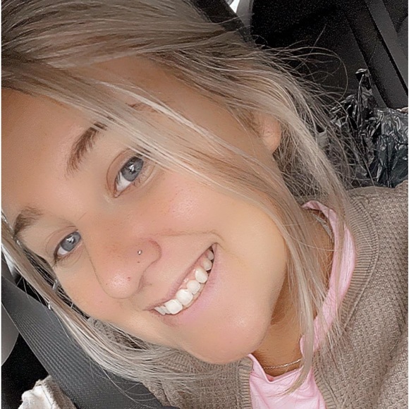 Profile Picture of Lara grace Woods (@lgw16) on Poshmark
