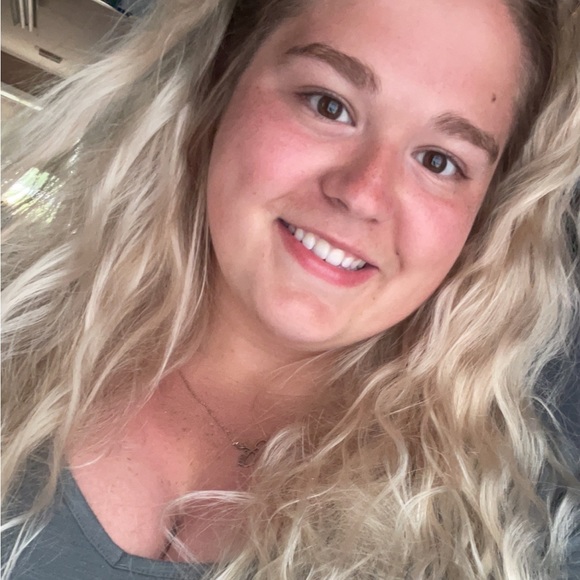 Profile Picture of Jadeleigh Pike (@jadeleighjordyn) on Poshmark