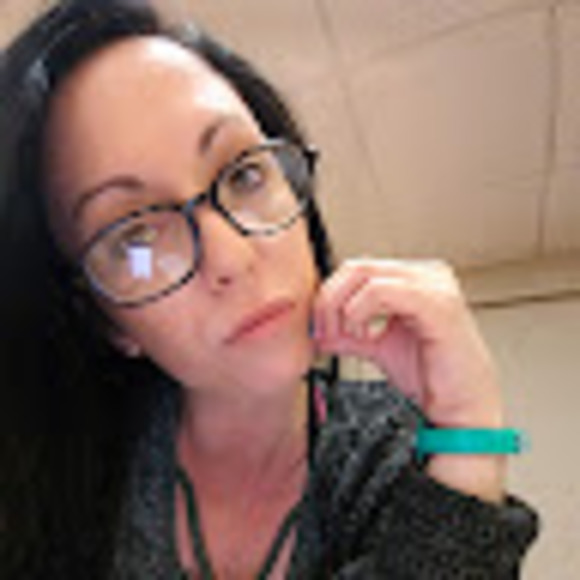 Profile Picture of Amber Qualls (@amberqualls120) on Poshmark